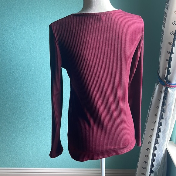 Wine Red Henley Long Sleeve Shirt Top with Button Front Size Medium - Picture 4 of 6